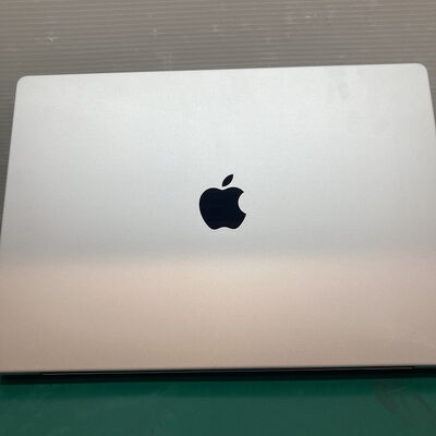 【浦添城間店(沖縄)】中古  MacBook Pro M3 Pro 36GB　512GB シルバー MRW63J/A (16インチ、2023) 4990001249 