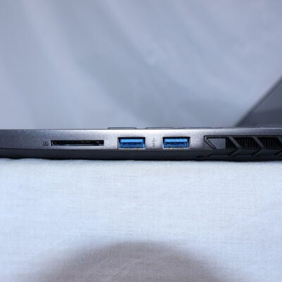 【通販センター】中古  THIRDWAVE raytrek R5(Intel Core i7 10875H/32GB DDR4 (PC4)/SSD1TB/なし/NVIDIA GeForce RTX 2060 6GB/15.6/1920x1080/Wi-Fi/W11H64 MAR) 204824 