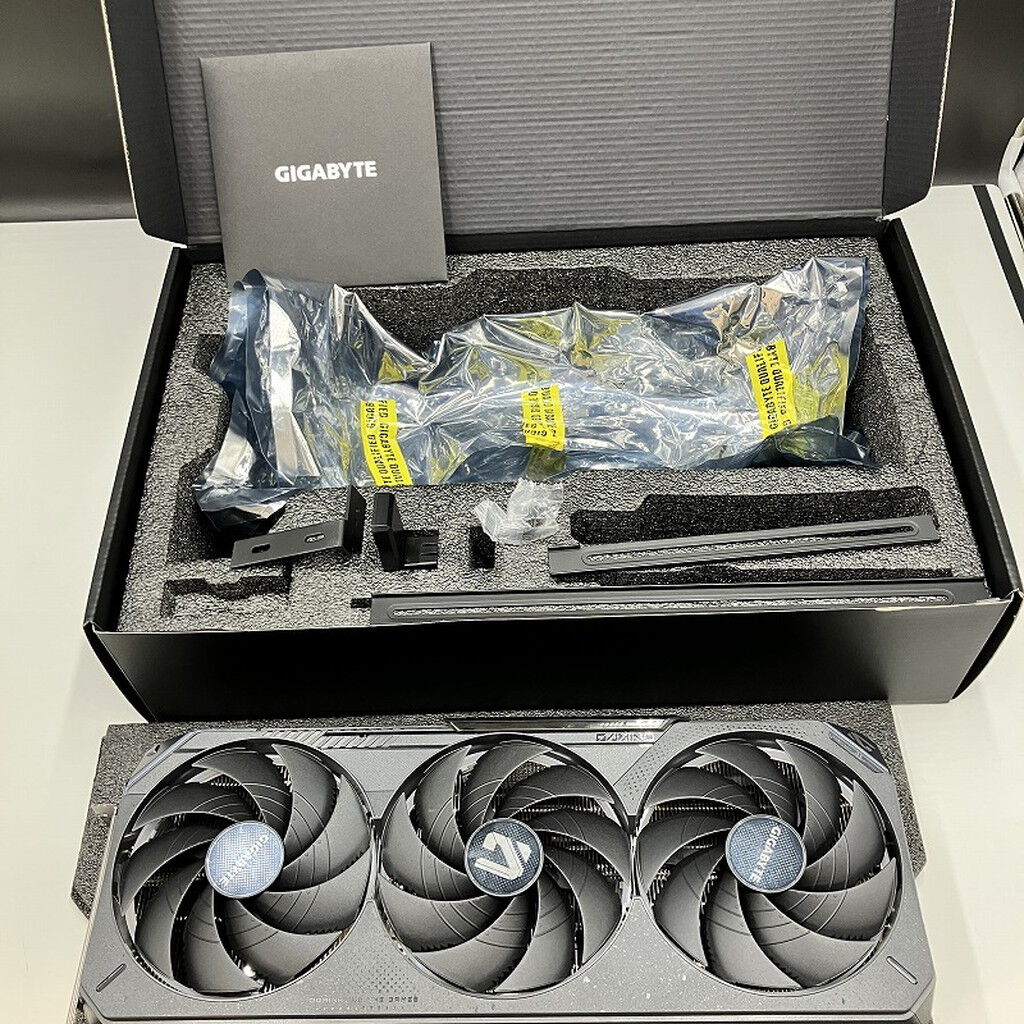中古 GIGABYTE GV-N507TGAMING OC-16GD (RTX5070Ti 16G) 176548