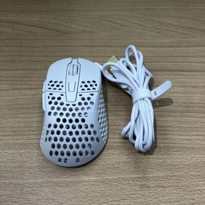 【甲府飯田店】中古  Xtrfy M4W-RGB-WHITE ｹﾞｰﾐﾝｸﾞﾏｳｽ (701635) 191768 