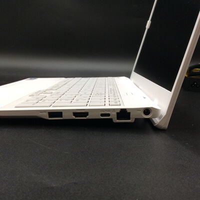 【秋葉原本店】中古  FUJITSU_FMVWJ2A15W(i5-1235U/16GB/SSD512GB/W11H) 3410012996 
