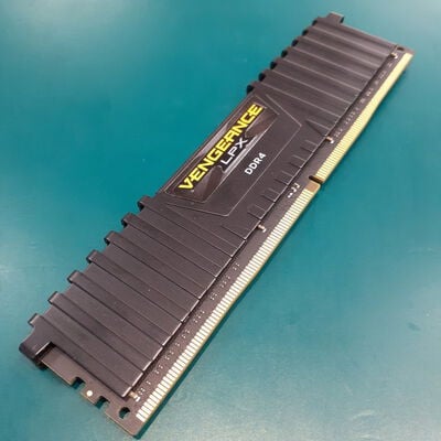【鹿児島店】中古  PC4-25600 16GB デスクトップ用(DDR4-3200) 140728 