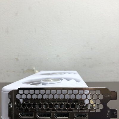 【福山ココローズ店】中古  Palit NE7506TU19P1-GB2062M (RTX5060Ti 8GB WHITE OC) 188962 