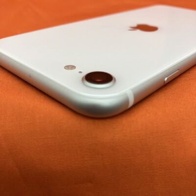 【なんば店】中古  【docomo】Apple iPhoneSE 4.7インチ (第2世代/2020) 64GB (ホワイト) MHGQ3J/A 新パッケージ版 146163 
