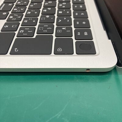 【浦添城間店(沖縄)】中古  MacBook Air 13インチ M3　16GB/512GB シルバー MXCT3J/A 4680003067 