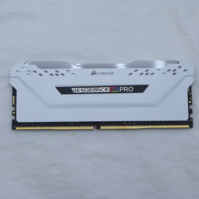 【通販センター】中古  PC4-25600 8GB デスクトップ用(DDR4-3200) 140727 