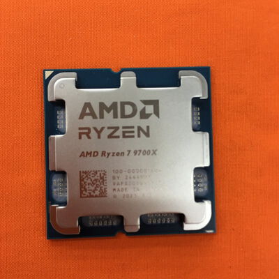【なんば店】中古  AMD Ryzen 7 9700X (AM5/3.8GHz/40M/C8/T16/65W) 169022 