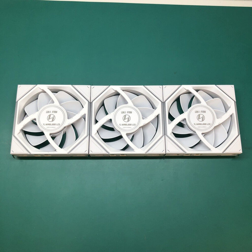 中古 Lian Li UNI FAN TL 120 LCD WIRELESS WT 3Pack UF-TL120-LCD-WLS