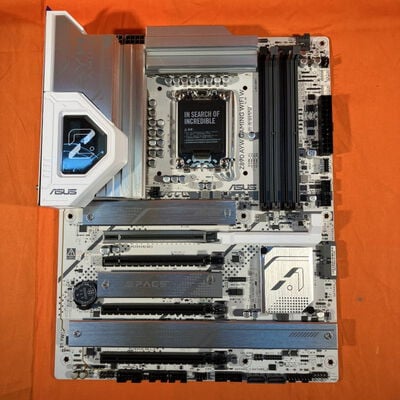 【なんば店】中古  ASUS Z890 AYW GAMING WIFI W (Z890 1851 ATX DDR5) 183207 