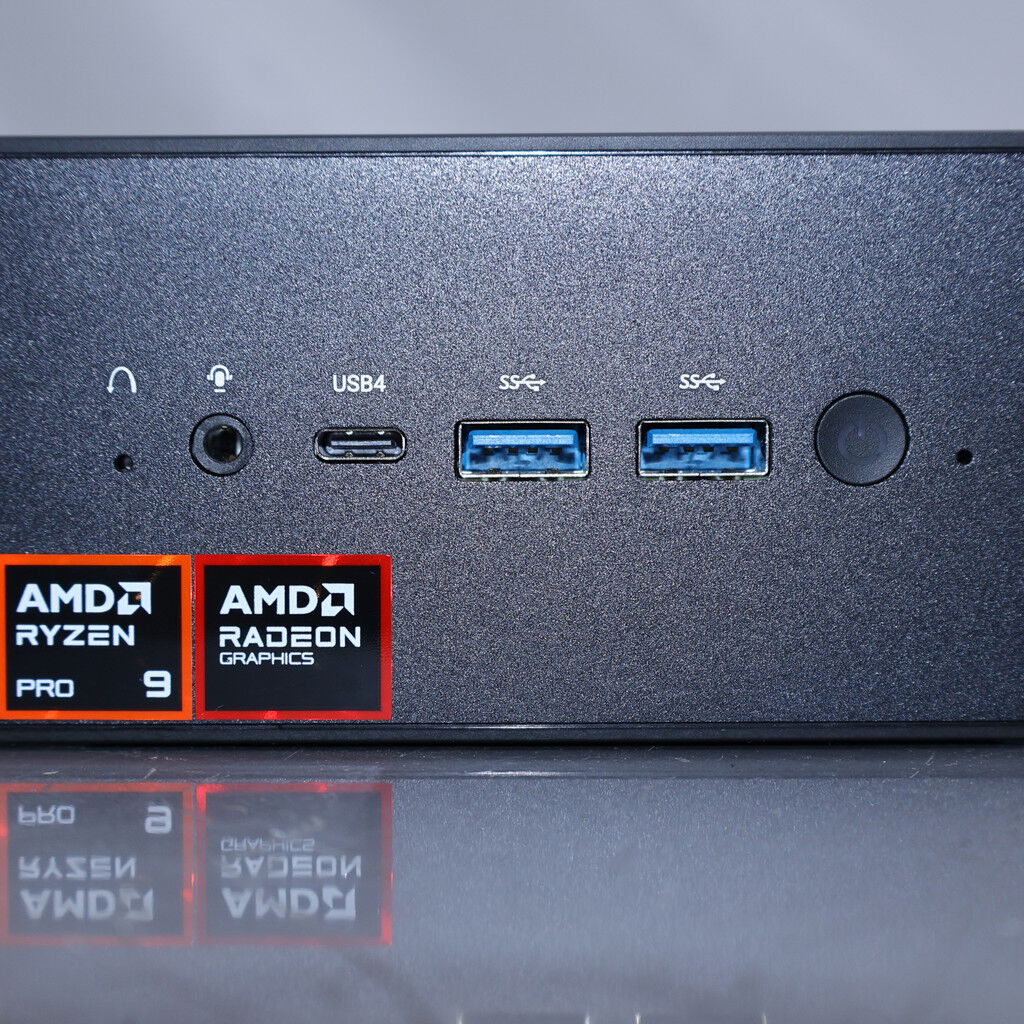 中古 MINIS FORRUM ELITEMINI UM890 Pro(AMD Ryzen 9 PRO 8945HS w