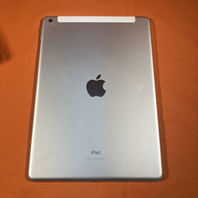 【なんば店】中古  【docomo】Apple iPad 10.2インチ (第7世代/2019) Wi-Fi+Cellular 32GB シルバー MW6C2J/A 141674 