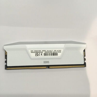 【博多店】中古  Corsair VENGEANCE RGB CMH32GX5M2B5200C40W (DDR5 PC5-41600 16GB) 3310006148 