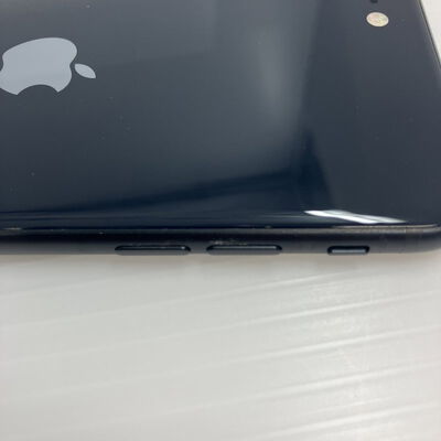 【秋葉原本店】中古  【au版SIMフリー】Apple iPhoneSE 4.7インチ (第3世代) 64GB (ミッドナイト) MMYC3J/A 154842 