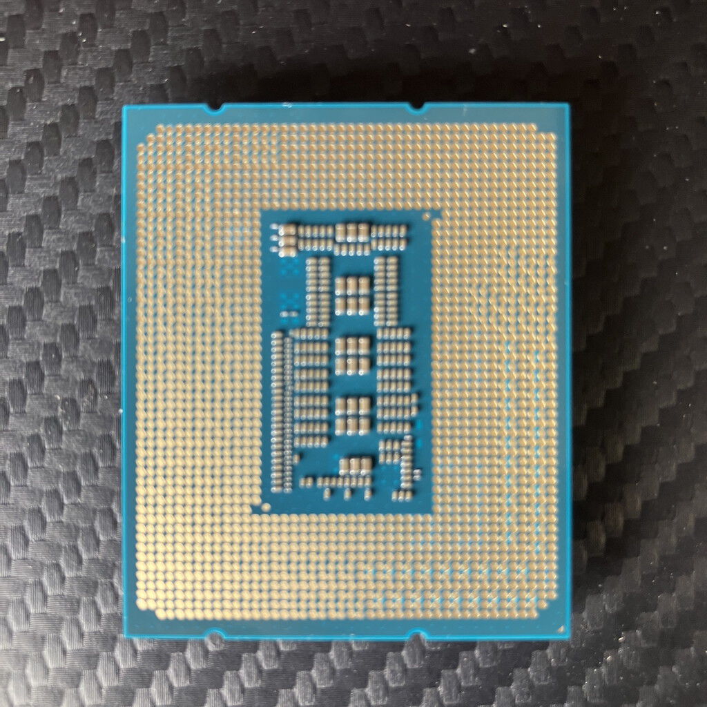Intel Core i7-13700KF CPUのみ LGA1700 中古品 中古 INTEL Core i7 13700KF (1700/3.4G/30M/C16/T24) 152751