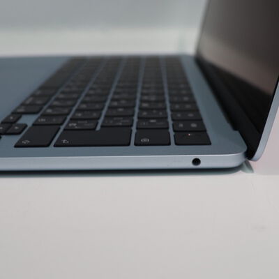 【札幌店】中古  MacBook Air 13.6インチ Liquid Retinaディスプレイ MC6U4J/A [スカイブルー] 5070001628 