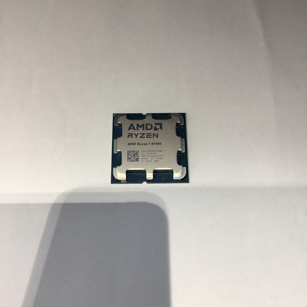 中古 AMD Ryzen 7 8700G (AM5/4.2GHz/24M/C8/T16/65W) 166430 （350366