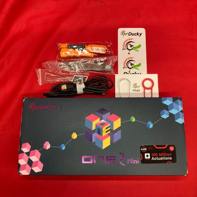 【千葉店】中古  Ducky Channel One 2 Mini Pure White RGB (dk-one2-rgb-mini-pw-silver-rat シルバー軸) 146989 