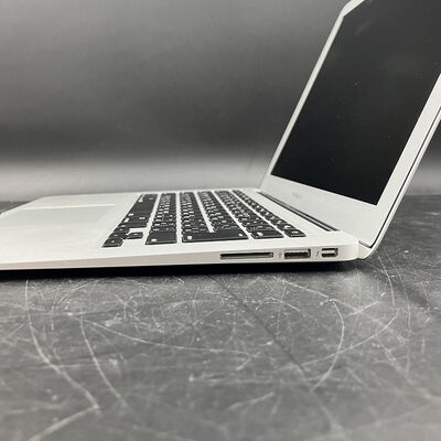 【大須店】中古  Apple MacBook Air 2017 A1466 (Core i5 1.8 GHz/8GB/SSD 128GB/13.3/1440 x 900/Wifi) 190484 
