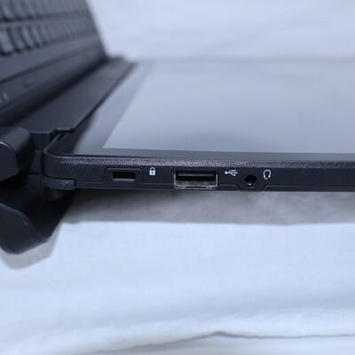 【通販センター】中古  Fujitsu ARROWS Tab Q738/SB FARQ19001(Intel Core i5 8350U/8GB DDR3 (PC3)/SSD128GB/なし/オンボード/13.3/1920x1080/Wi-Fi/W11H64 MAR) 201756 