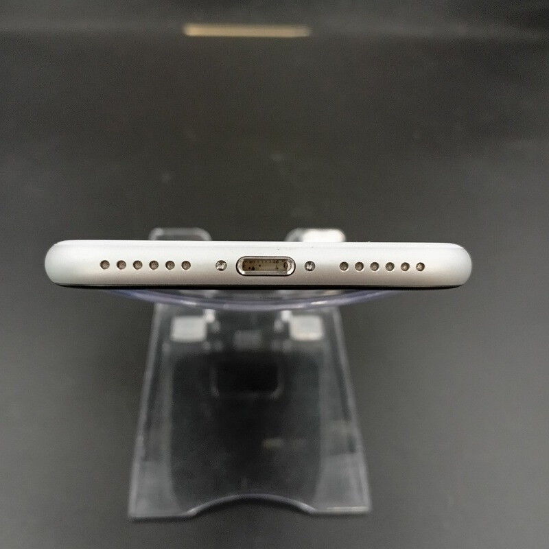 中古 【SIMロック解除済み】【au】Apple iPhoneSE 4.7インチ (第
