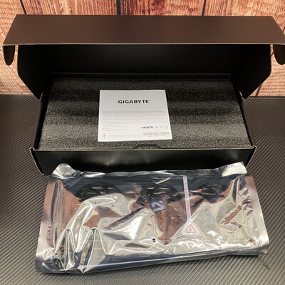 【富士青葉店】中古  GIGABYTE GV-R9060XTGAMING OC-16GD (RX9060XT 16G) 179900 