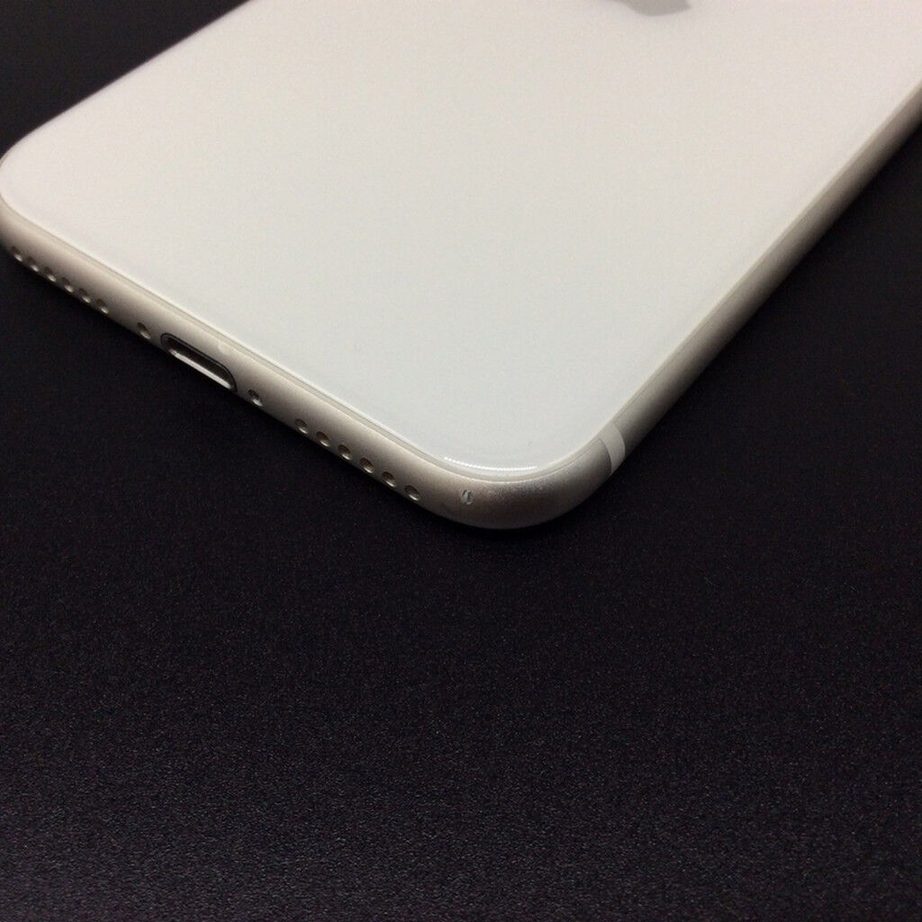 中古 【国内版SIMフリー】Apple iPhoneSE 4.7インチ (第3世代) 256GB