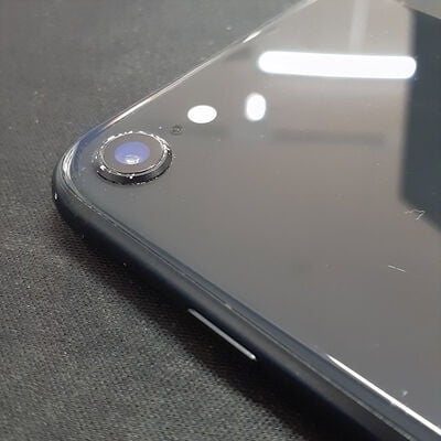 【鹿児島店】中古  【SIMロック解除済み】【au】Apple iPhoneSE 4.7インチ (第2世代/2020) 64GB (ブラック) MX9R2J/A 155506 