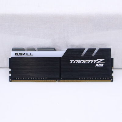 【通販センター】中古  PC4-25600 8GB デスクトップ用(DDR4-3200) 140727 