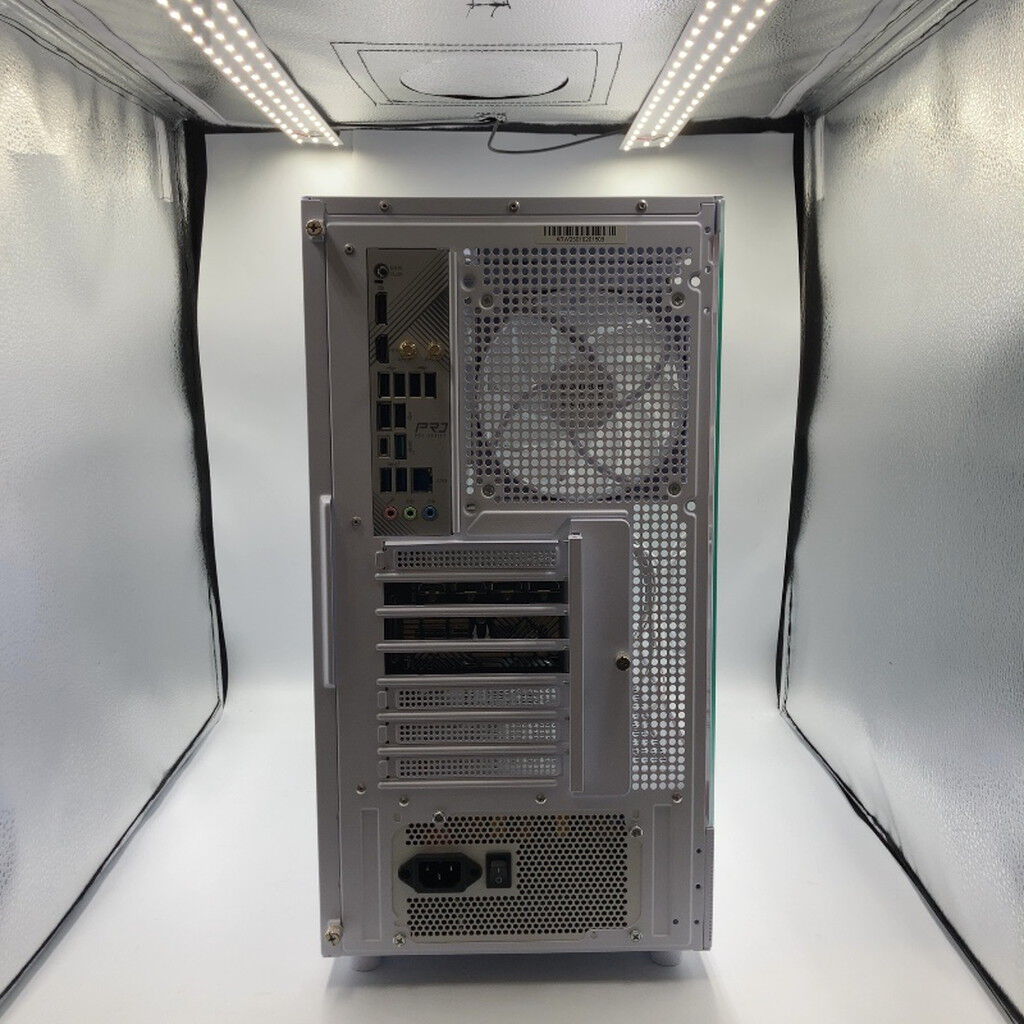 中古 自作PC(Ryzen 7 7800X3D/32GB/SSD2TB+1TB+1TB/-/RTX5070Ti/OSなし