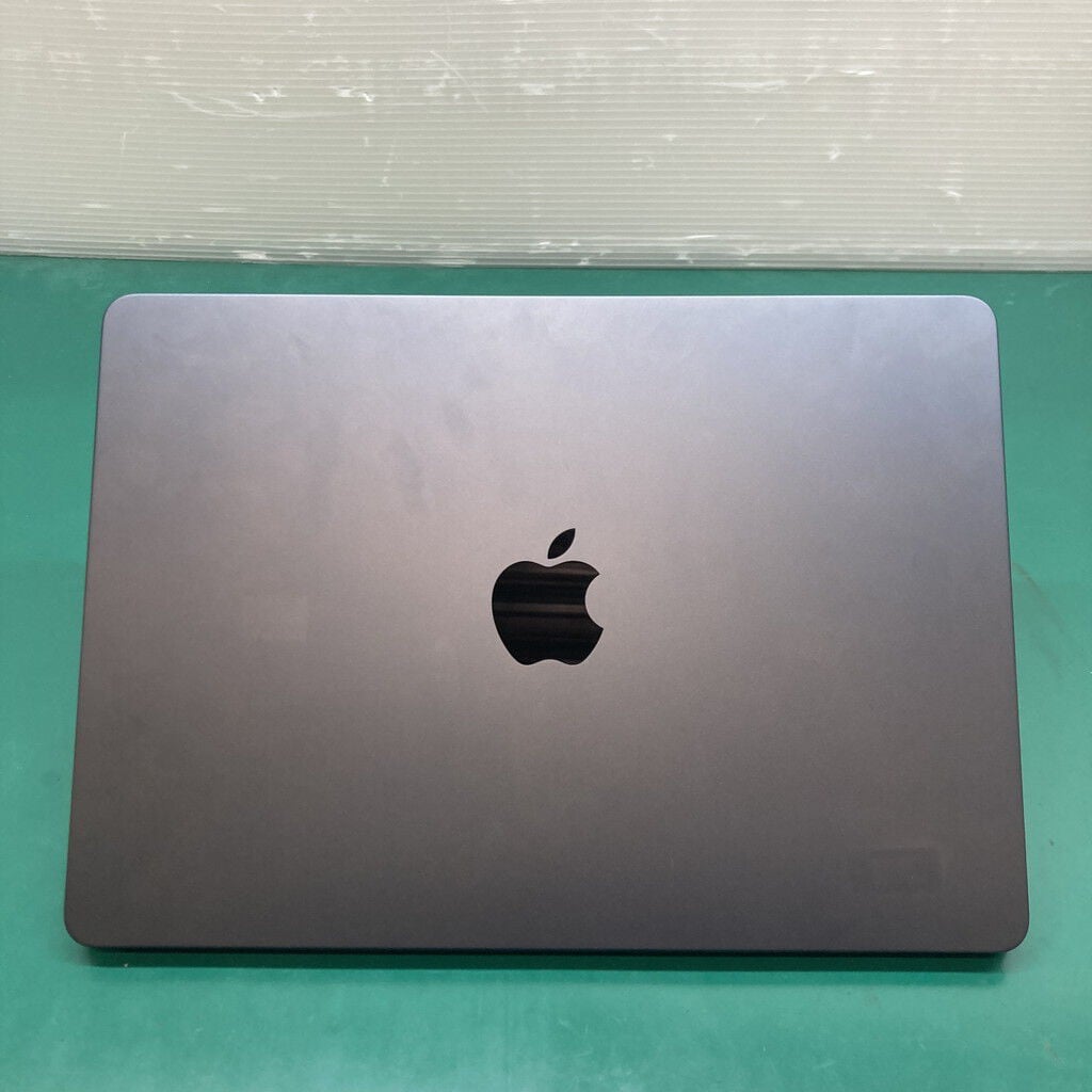 中古 Apple MacBook Air 13.3インチ 2022(M2 8CPU/8GB/256GB)スペース