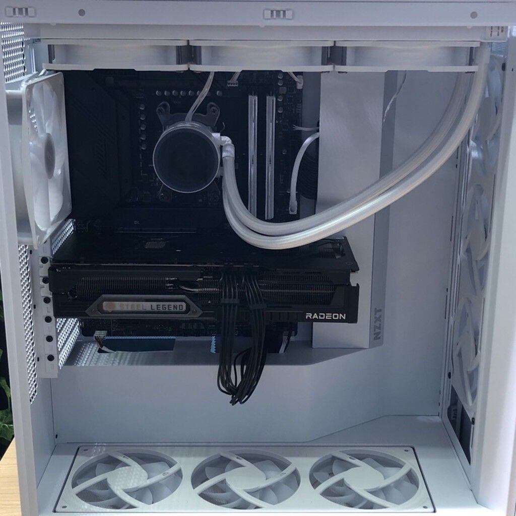 中古 自作パソコン(Ryzen 7 9850X3D/32GB/SSD512GB/RX9070XT/W11H
