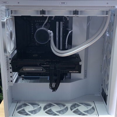 【甲府飯田店】中古  自作パソコン(Ryzen 7 9850X3D/32GB/SSD512GB/RX9070XT/W11H) 4720002767 