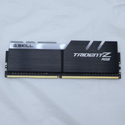 【通販センター】中古  PC4-25600 8GB デスクトップ用(DDR4-3200) 140727 