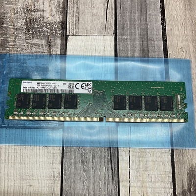 【広島店】中古  Samsung M378A4G43CB2-CWE (DDR4 PC4-25600 32GB) 195866 