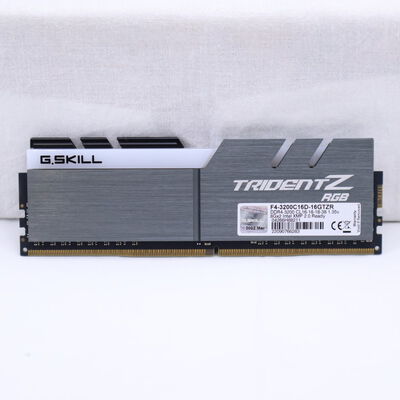 【通販センター】中古  PC4-25600 8GB デスクトップ用(DDR4-3200) 140727 