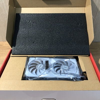 【姫路店】中古  ASUS DUAL-RX9060XT-16G-WHITE (RX9060XT 16GB) 189000 