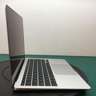 【佐賀南部バイパス店】中古  Apple MacBook Air 13インチ (i5 1.1GHz/16GB/512GB) シルバー (Early 2020) 5160000666 