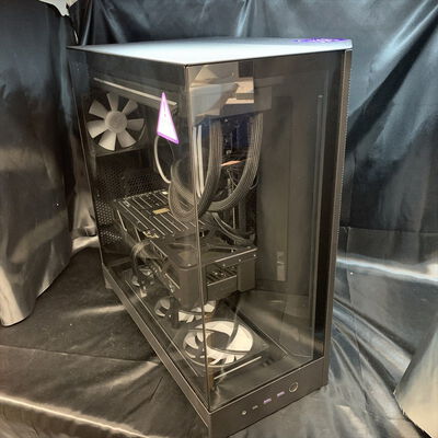 【横浜駅前店】中古  自作PC ミドルタワーゲーミングPC (AMD Ryzen 7 9800X3D /64GB/SSD2TB/RTX5080/Wし/有線LAN◯無線LAN?) 3400009410 