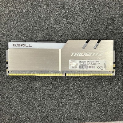 【大須店】中古  F4-3200C16D-32GTZRX（DDR4　3200MHｚ　16ＧＢ） 3120024690 