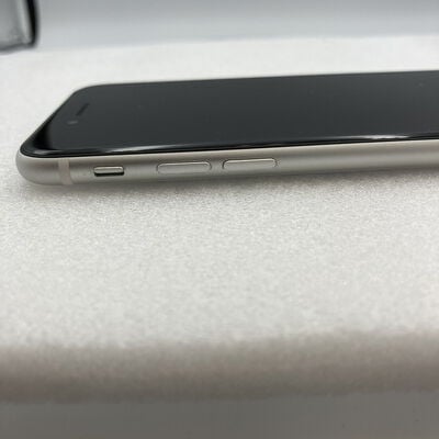 【新潟店】中古  【SoftBank】Apple iPhoneSE 4.7インチ (第2世代/2020) 64GB (ホワイト) MHGQ3J/A 新パッケージ版 146181 