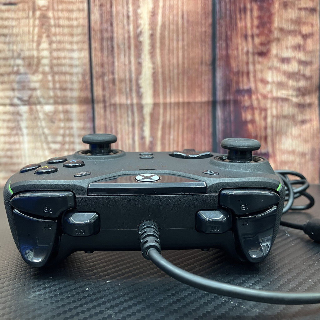 中古 Razer Wolverine V2 (RZ06-03560100-R3M1) 183434 （351294