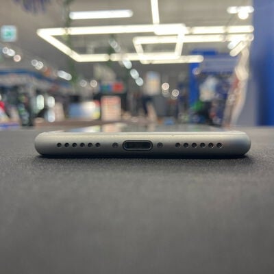 【鹿児島店】中古  【SIMロック解除済み】【SoftBank】Apple iPhoneSE 4.7インチ (第2世代/2020) 128GB (ホワイト)  MHGU3J/A 新パッケージ版 155760 