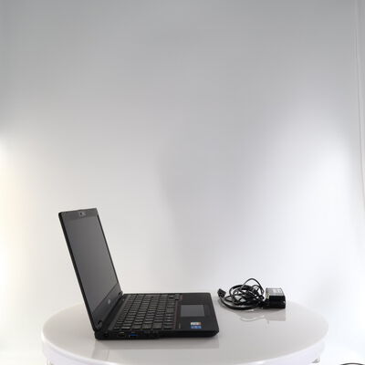 【秋葉原本店】中古  LIFEBOOK　U7311/F(i5-1145G7/8GB/SSD256GB/W11P) 3410015824 