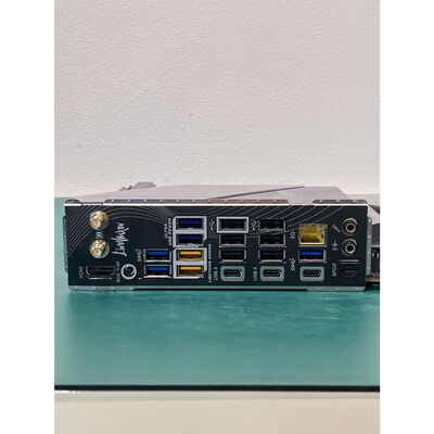 【浦添城間店(沖縄)】中古  ASRock X870 Livemixer WiFi (X870 AM5 ATX DDR5) 4780001485 