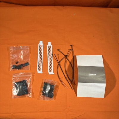 【なんば店】中古  ZALMAN Z3 Iceberg White(E-ATX ｶﾞﾗｽ ) 3280021757 