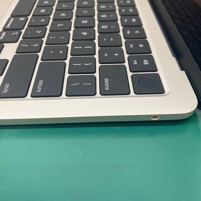 【浦添城間店(沖縄)】中古  Apple MacBook Air 2024 Z1G700062 (Apple M3/24GB/SSD 2TB/13.3/2560 x 1664 Liquid Retina/Wifi) 198226 