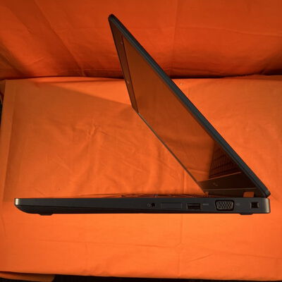 【なんば店】中古  DELL Latitude 5590 (Intel Core i3 8130U 2.2GHz/8GB/SSD256GB/なし/オンボード/15.6/1920x1080/Wi-Fi/WEBCAM/W11H64) 181909 