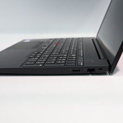 【札幌店】中古  Lenovo ThinkPad E16 Gen1 (Core i5-1335U/16GB/SSD 256ＧＢ/-/-/WLAN/16インチUWXGA/W11P/-) 3240010122 