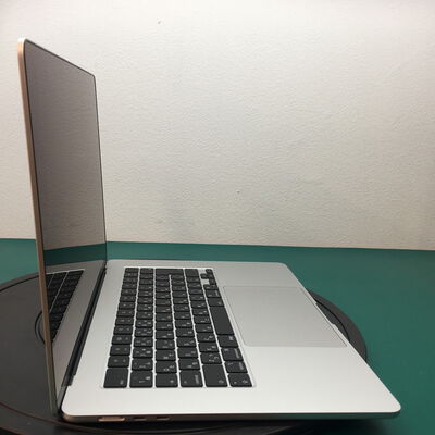 【佐賀南部バイパス店】中古  MacBook Air MC9E4J/A(CPU:8C/GPU:10C) 16GB/256GB シルバー 3290006713 