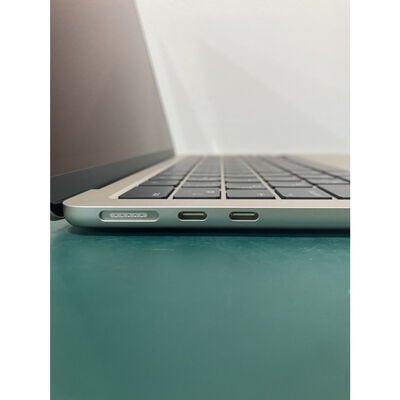 【浦添城間店(沖縄)】中古  Apple MacBook Air (13インチ/M3/2024) (M3/16GB/SSD256GB/WLAN/13.6WQHD/) 4760001309 